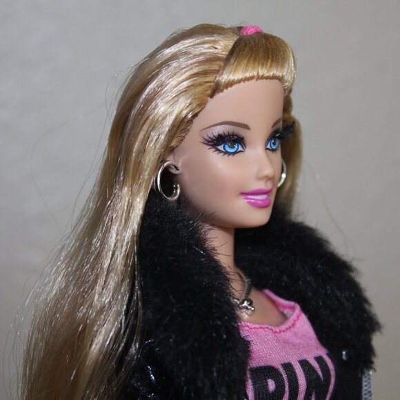 Barbie Life in the Dreamhouse Glam Luxe Style Blonde Doll Rooted Eyelashes RARE - Picture 3 of 11